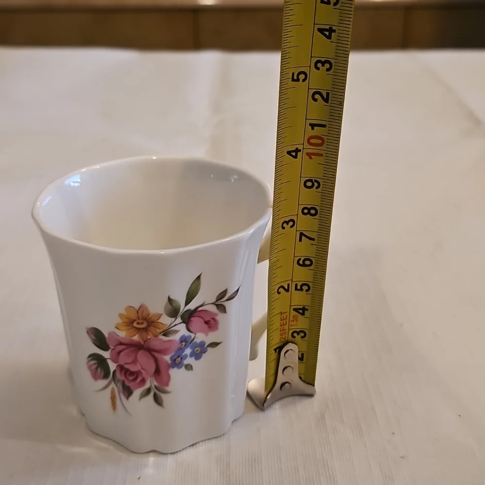 Vintage‎ Royal Grafton Fine Bone China Tea Coffee Cup Mug Floral made England - Picture 4 of 7